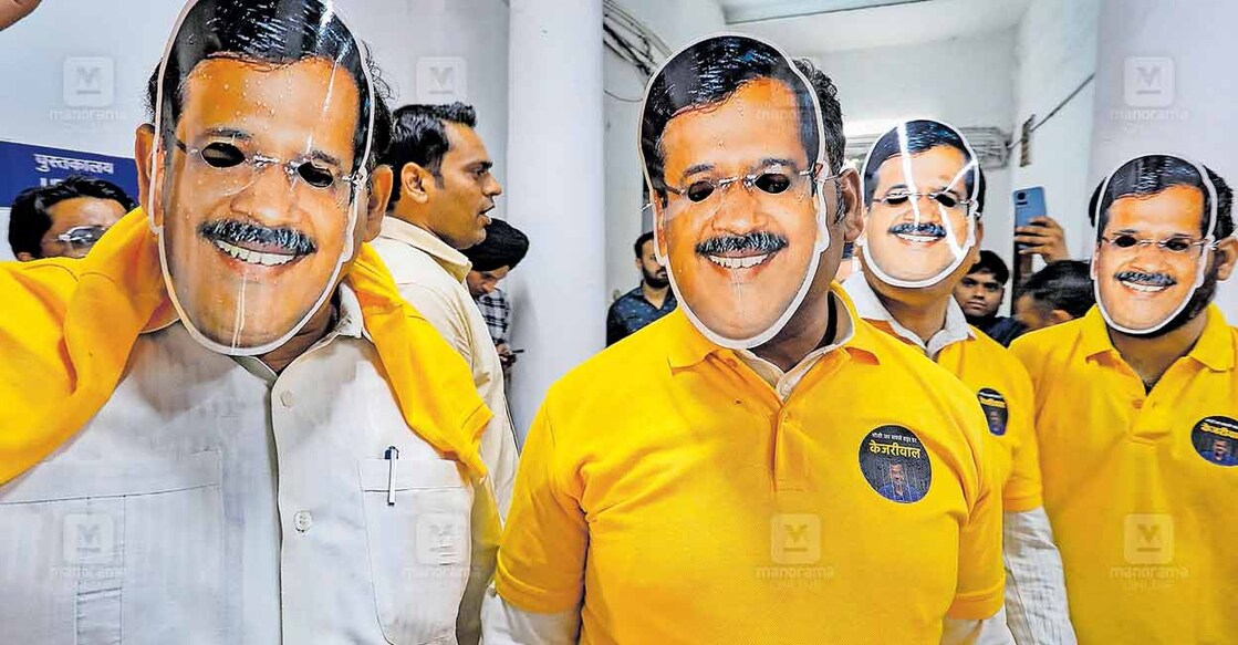 PTI03_27_2024_000059A ‘മേ ഭി കേജ്രിവാൾ’ പ്രചാരണത്തിന്റെ ഭാഗമായി അരവിന്ദ്
കേജ്രിവാളിന്റെ മുഖംമൂടി ധരിച്ചെത്തിയ എഎപി എംഎൽഎമാർ.