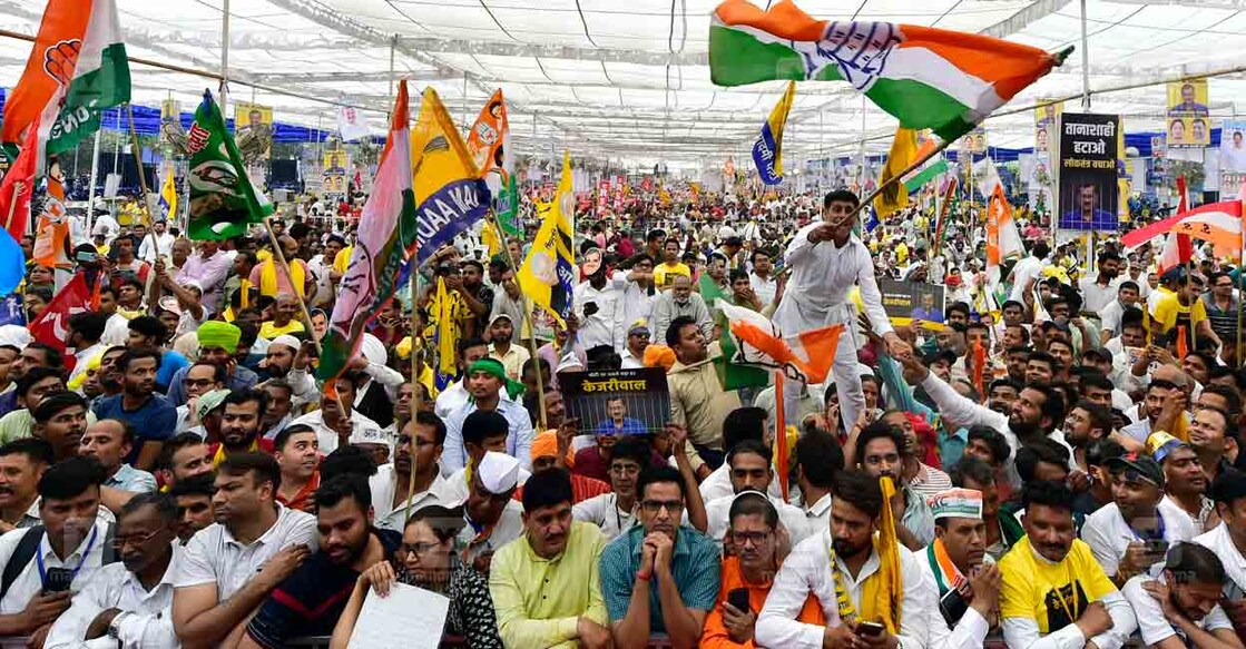 india-meeting-crowd