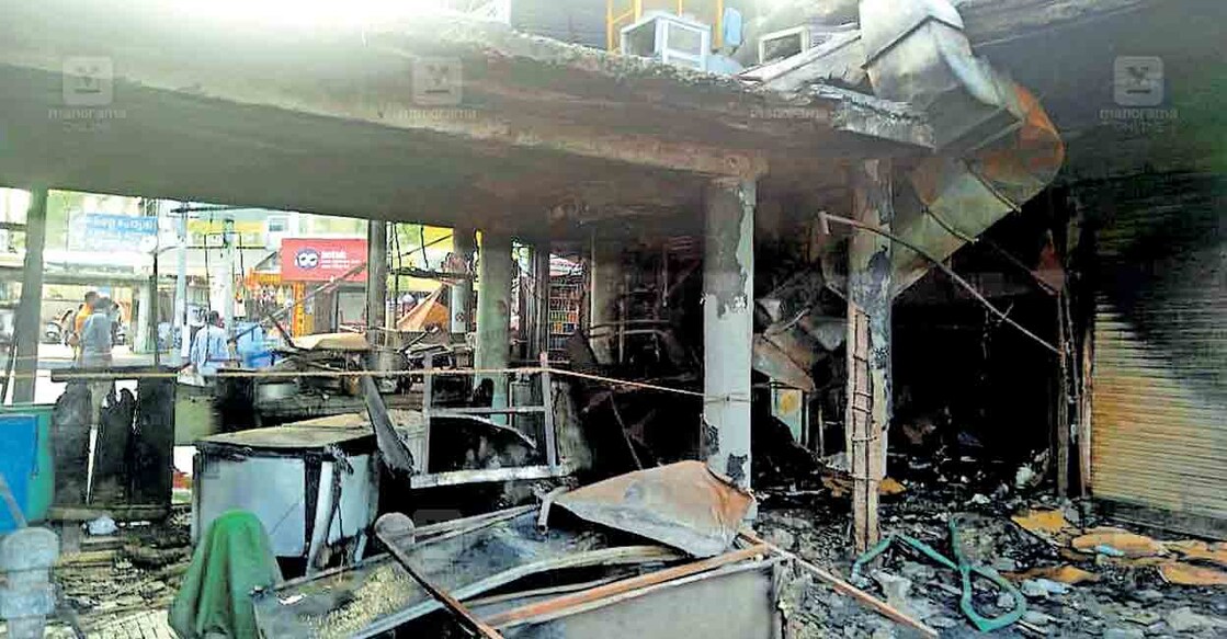 restaurant-caught-fire ഐഎൻഎ മാർക്കറ്റിലുണ്ടായ തീപിടിത്തത്തിൽ കത്തിനശിച്ച കട.