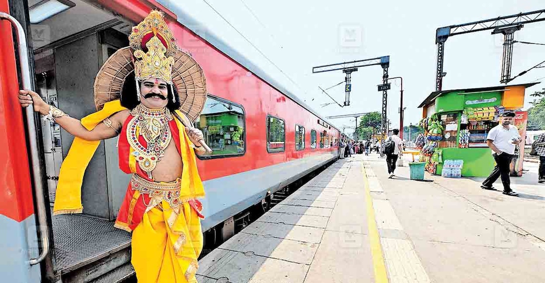 കേരള എക്സ്പ്രസിൽ ന്യൂഡൽഹി റെയിൽവേ സ്റ്റേഷനിലെത്തിയ മാവേലി.