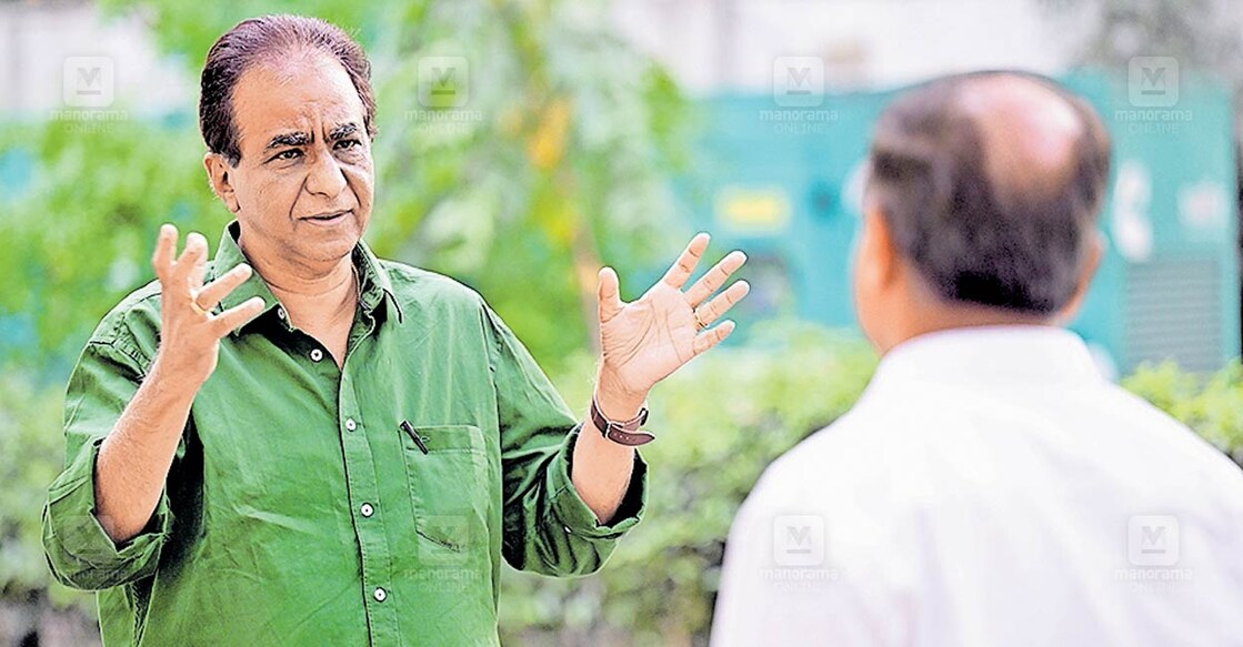 ‘ബറിയൽ ഓഫ് ഡ്രീംസ്’ ഡോക്യുമെന്ററി പ്രേക്ഷകരോട് സംസാരിക്കുന്ന സംവിധായകൻ ആർ. ശരത്. ചിത്രം : മനോരമ  
