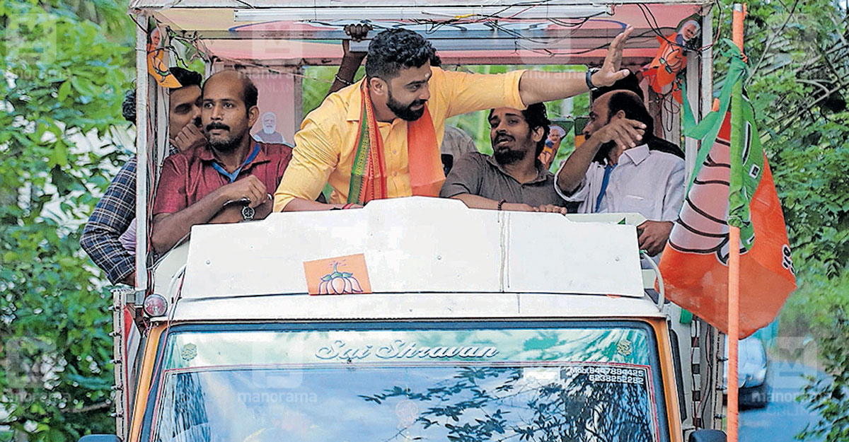 റോഡ് ഷോ തിരക്കിൽ ആലത്തൂർ സ്ഥാനാർഥികൾ Kerala Assembly Elections 2021