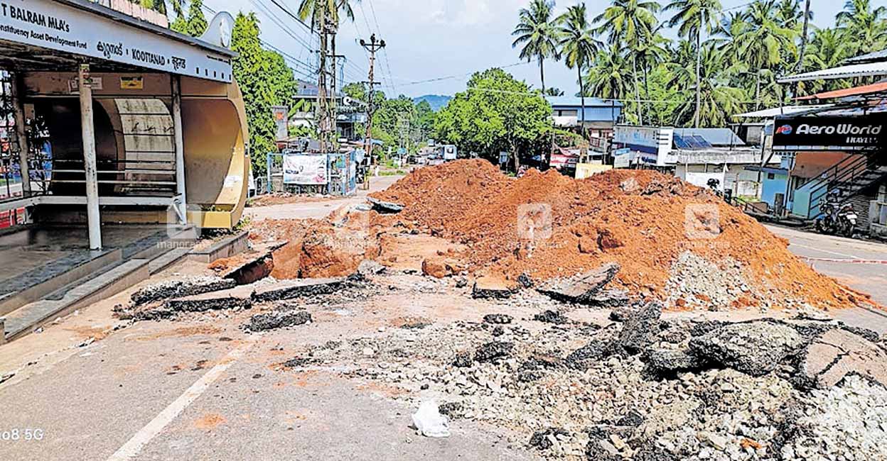 തൃത്താല റോഡിൽ തകർന്ന പൈപ്പ് ലൈൻ അറ്റകുറ്റപ്പണി തുടങ്ങി