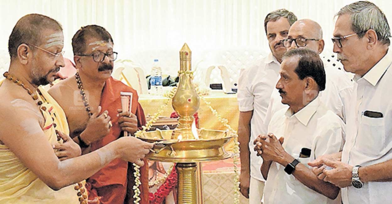 Gd Ramesh Palavi ധർമശ്രേഷ്ഠ പുരസ്കാരം രമേഷ് ദ്രാവിഡിനു സമ്മാനിച്ചു