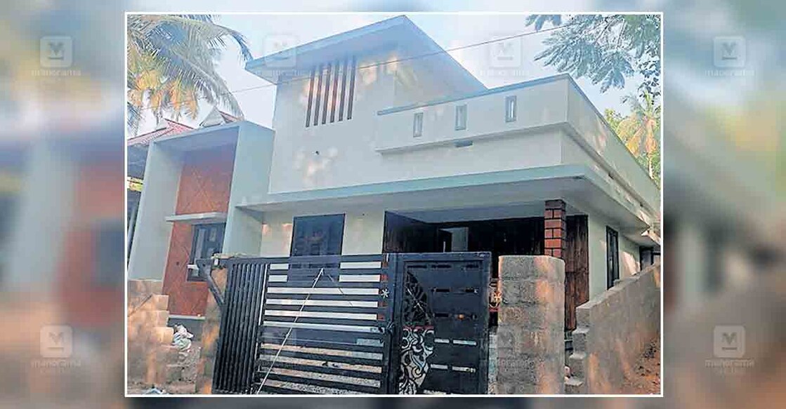 ഒറ്റപ്പാലം നഗരസഭ ട്രാൻസ് വനിത അനീറ കബീറിനു നിർമിച്ചു നൽകിയ വീട്. 