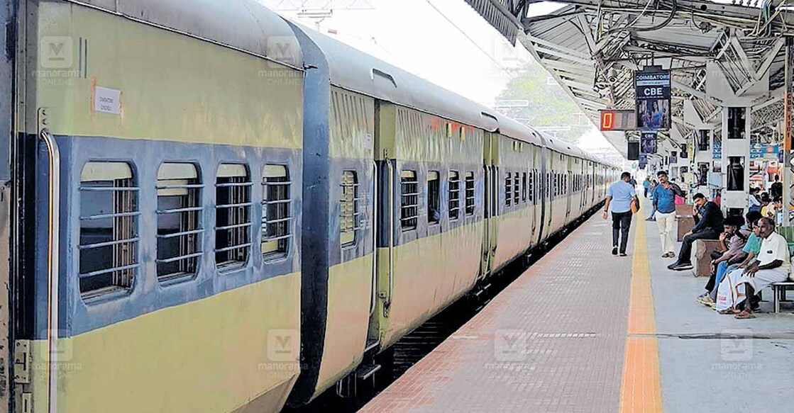 വൈകി അനുവദിച്ചതിനെത്തുടർന്ന് കോയമ്പത്തൂരിൽ നിന്ന് ഡിണ്ടിഗലിലേക്കുള്ള യാത്ര ആരംഭിച്ച പ്രത്യേക ട്രെയിൻ ആളൊഴിഞ്ഞ നിലയിൽ.  

