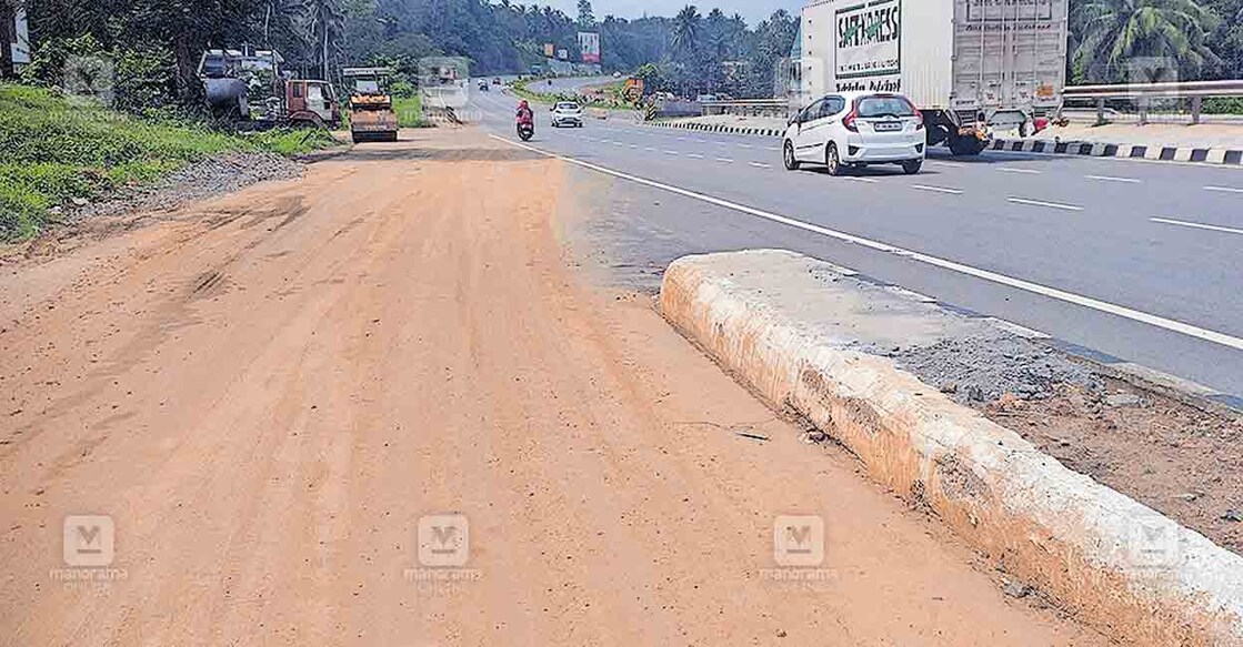 road-issue വടക്കഞ്ചേരി–മണ്ണുത്തി ദേശീയപാതയിൽ ചുവട്ടുപാടത്ത് സർവീസ് റോഡ് അവസാനിക്കുന്ന ഭാഗം. ഇവിടെ നിന്ന് ഇരുഭാഗത്തും സ്ഥലം ഏറ്റെടുത്തെങ്കിലും സർവീസ് റോഡ് നിർമിച്ചിട്ടില്ല.
