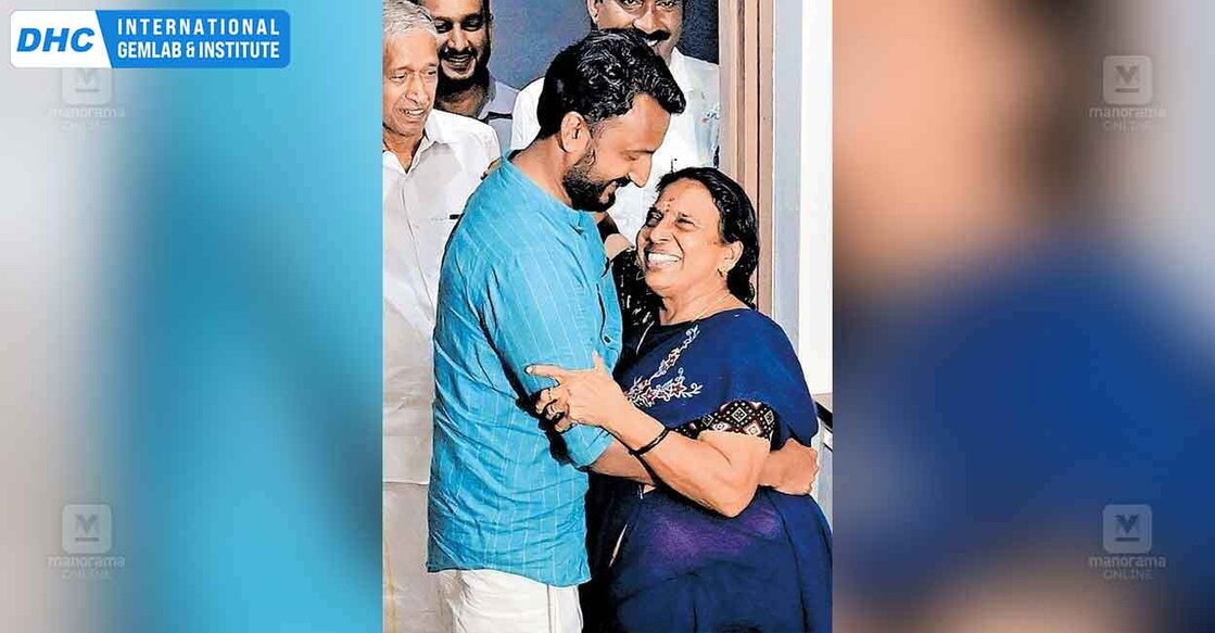 rahul-mankoottathil-mother-1
