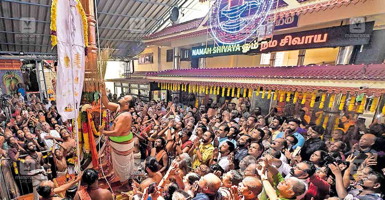 ഗ്രാമവും ഗ്രാമക്കാരും ഭക്തരും സാക്ഷി കൽപാത്തി രഥോത്സവം കൊടിയേറി ...