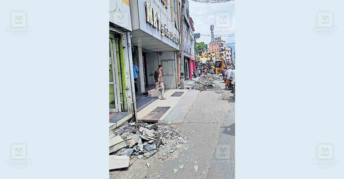 മേട്ടുപ്പാളയം ഊട്ടി ദേശീയപാതയിൽ നഗരത്തിനകത്തെ കയ്യേറ്റം ഒഴിപ്പിക്കുന്നു. 
  