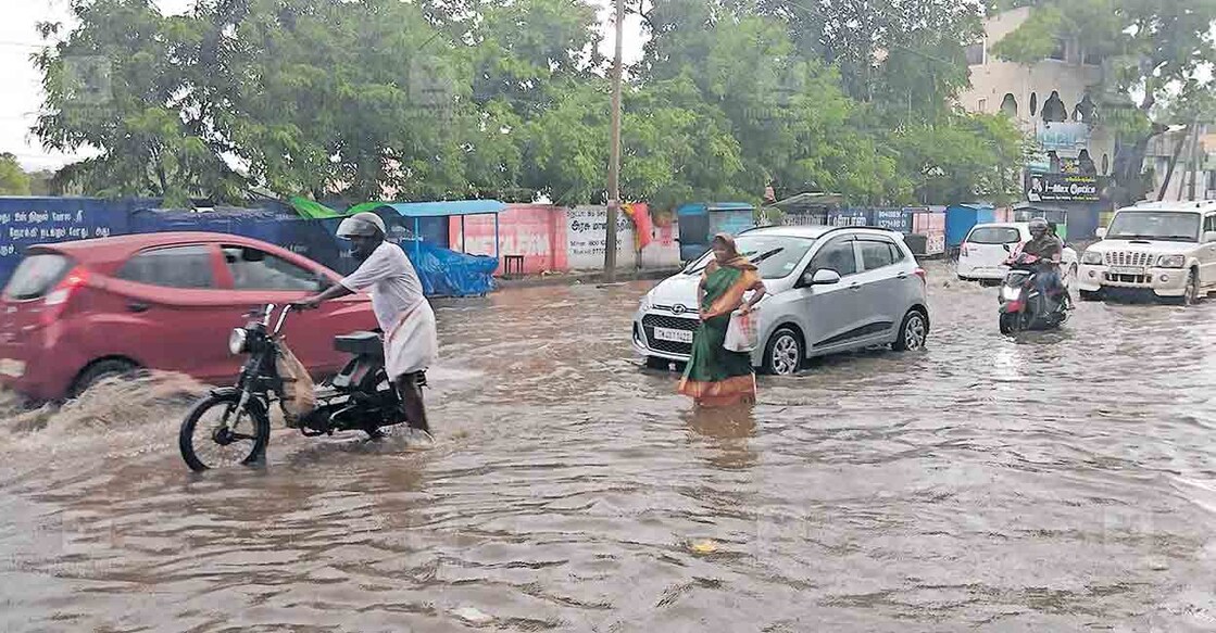 water-logging-5 മേട്ടുപ്പാളയത്ത് ഞായറാഴ്ച വൈകിട്ട് പെയ്ത ശക്തമായ മഴയിൽ കോയമ്പത്തൂർ റോഡിൽ വെള്ളം കയറിയപ്പോൾ. ഒട്ടേറെ വാഹനങ്ങളാണ് വെള്ളം കയറിയതിനെ തുടർന്ന് റോഡിൽ നിന്നുപോയത്.