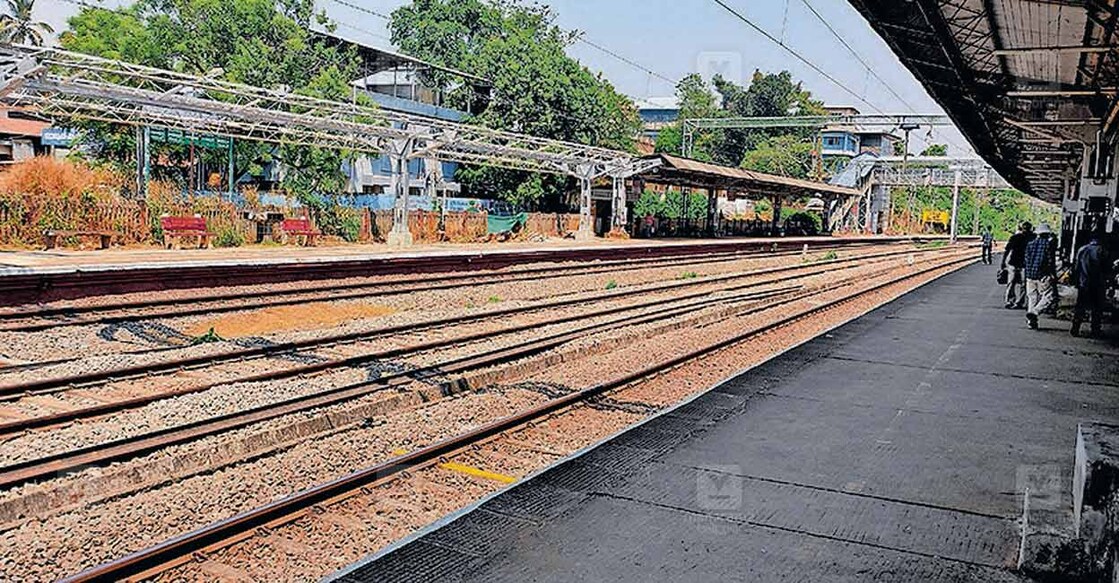 പട്ടാമ്പി റെയിൽവേ സ്റ്റേഷനിൽ മേൽപാലമോ അടിപ്പാതയോ നിർമിക്കേണ്ട ഭാഗം.