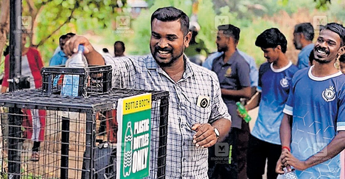 സംസ്ഥാന സർക്കാരിന്റെ സീറോ വേസ്റ്റ്‌ ദിനം ഏറ്റെടുത്ത്‌ പുതുശ്ശേരി വാക്കൽപാടം ന്യൂ യുവനിര ആർട്സ്‌ ക്ലബ് സ്ഥാപിച്ച ബോട്ടിൽ ബൂത്ത്‌ പഞ്ചായത്ത് ഉപാധ്യക്ഷൻ കെ.അജീഷ് ഉദ്ഘാടനം ചെയ്യുന്നു.  