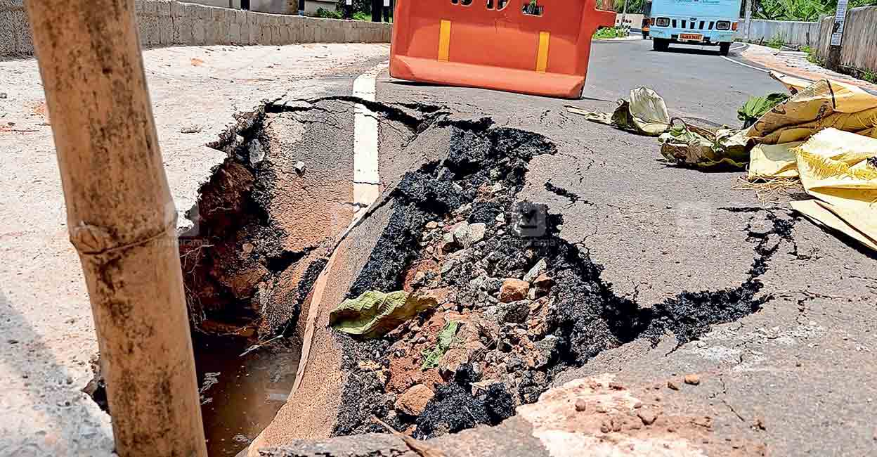 പ്രധാന റോഡുകളെ തകർത്ത് അടൂരിൽ ജലവിതരണ പദ്ധതിയുടെ പൈപ്പ് പൊട്ട