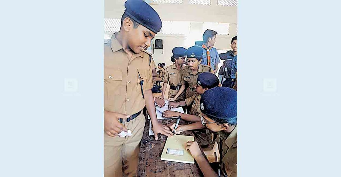 റാന്നി എംഎസ് ഹയർ സെക്കൻഡറി സ്കൂളിൽ സോഫ്‌റ്റ്‌വെയറിന്റെ സഹായത്തോടെ പാർലമെന്റ് തിരഞ്ഞെടുപ്പു നടത്തിയപ്പോൾ.   