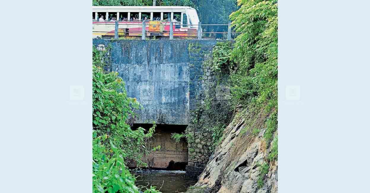 തുരുമ്പിച്ച് ഷട്ടർ; കറ്റോട് പാലം വീതി വർധിപ്പിക്കൽ വൈകും