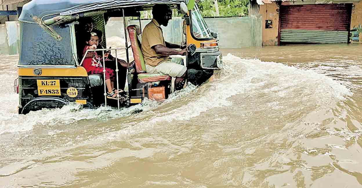 പ്രധാന റോഡുകളിൽ വെള്ളം; ‌തിരുവല്ല വെള്ളക്കെട്ടിൽ Pathanamthitta rain