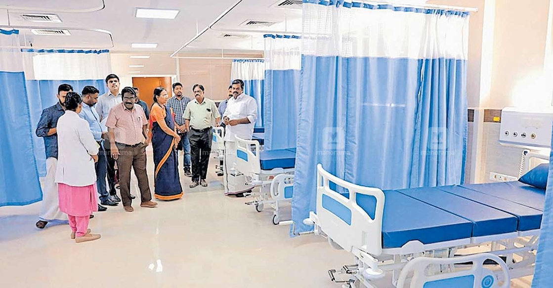 konni-medical-college കോന്നി മെഡിക്കൽ കോളജ് ആശുപത്രിയിൽ ഉദ്ഘാടനത്തിനു സജ്ജമായ പീഡിയാട്രിക് ഐസിയു കെ.യു.ജനീഷ് കുമാർ എംഎൽഎയുടെ നേതൃത്വത്തിൽ സന്ദർശിക്കുന്നു.