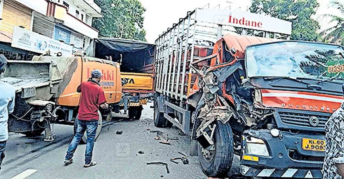 gsa-vechicle-accident കോന്നി മാരൂർപാലത്തിനു സമീപം പാചകവാതക സിലിണ്ടറുകളുമായി വന്ന ലോറി കോൺക്രീറ്റ് മിക്സർ വാഹനവുമായി ഇടിച്ചുണ്ടായ അപകടം.