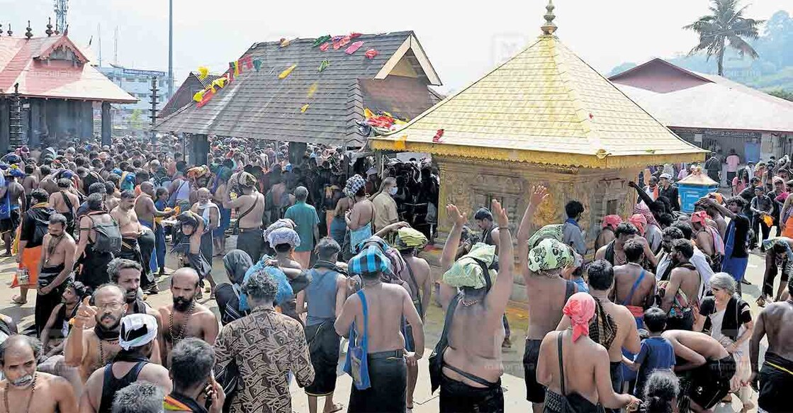 sabarimala1 ശബരിമല മാളികപ്പുറത്തെ ഭക്തരുടെ തിരക്ക്. ചിത്രം:മനോരമ