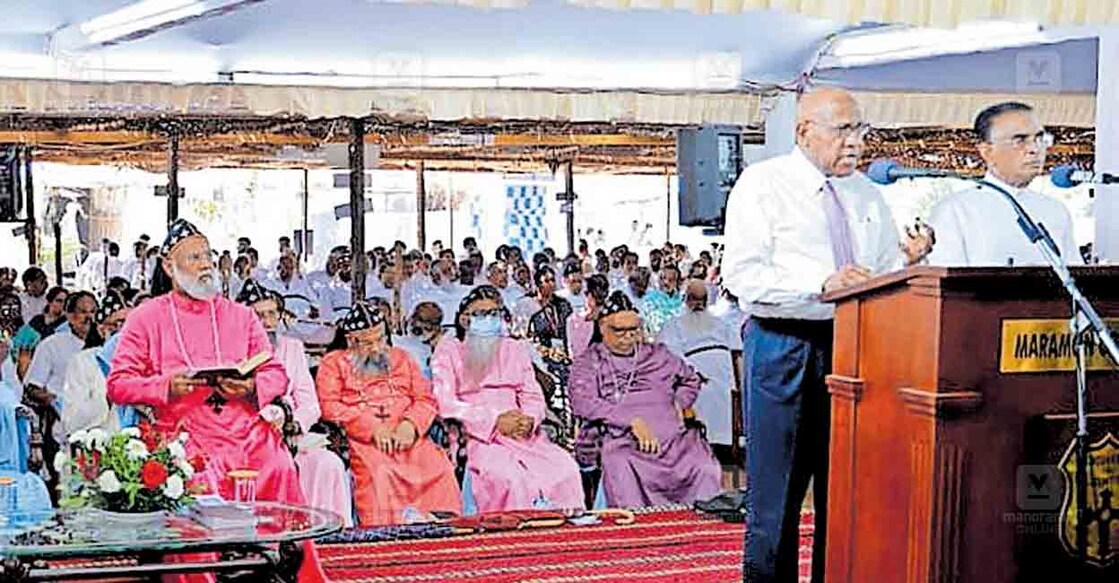 pathanamthitta-cliyopfas-j-laru മാരാമൺ കൺവൻഷനിൽ ഇന്നലെ രാവിലത്തെ യോഗത്തിൽ ഡോ.ക്ലിയോഫസ് ജെ. ലാറു പ്രസംഗിക്കുന്നു.
