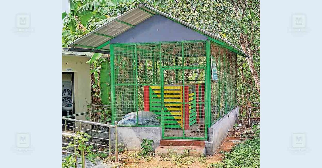 pathanamthitta-aerobic-compost-unit പ്രവർത്തനമില്ലാതെ അടഞ്ഞുകിടക്കുന്ന മല്ലപ്പള്ളി മിനി സിവിൽ സ്റ്റേഷൻ പരിസരത്തെ എയ്റോബിക് കമ്പോസ്റ്റ് യൂണിറ്റ്.