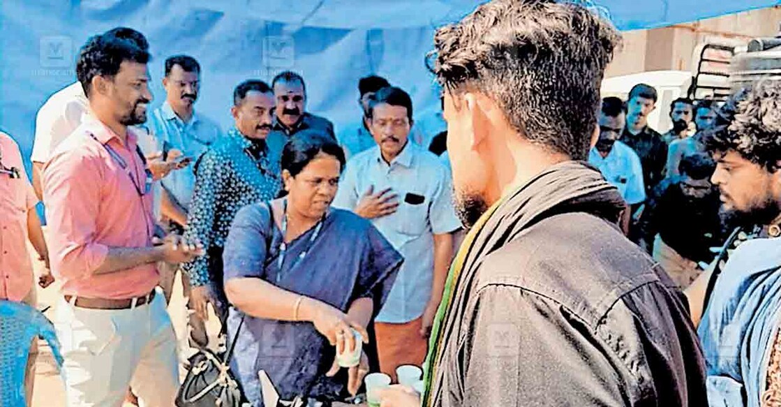 ജലസേചന വകുപ്പിന്റെ നേതൃത്വത്തിലുള്ള സംഭാര വിതരണം 
ഇറിഗേഷൻ സൗത്ത് സർക്കിൾ സൂപ്രണ്ടിങ് എൻജിനിയർ എസ്.ബിന്ദു ഉദ്ഘാടനം ചെയ്യുന്നു.