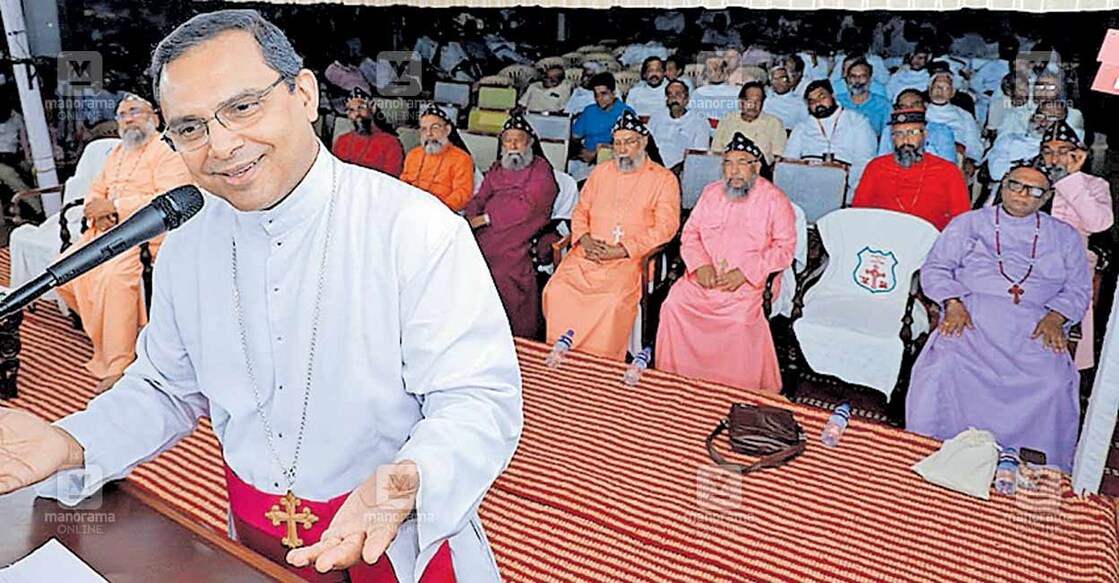 pathanamthitta-conentions മാരാമൺ കൺവൻഷനിൽ ഇന്നലെ സായാഹ്ന യോഗത്തിൽ ചങ്ങനാശേരി ആർച്ച് ബിഷപ് മാർ
തോമസ് തറയിൽ മുഖ്യ സന്ദേശം നൽകുന്നു. അധ്യക്ഷൻ ഡോ. യുയാക്കിം മാർ കൂറിലോസ് സഫ്രഗൻ
മെത്രാപ്പൊലീത്ത വേദിയിൽ. സഖറിയാസ് മാർ അപ്രേം, ഡോ. മാത്യൂസ് മാർ മക്കാറിയോസ്, ഡോ.
ജോസഫ് മാർ ബർണബാസ് സഫ്രഗൻ മെത്രാപ്പൊലീത്ത, ഡോ. ഐസക് മാർ പീലക്സിനോസ്,
ഡോ. ഏബ്രഹാം മാർ പൗലോസ്, ഡോ. തിയഡോഷ്യസ് മാർത്തോമ്മാ മെത്രാപ്പൊലീത്ത, മാത്യൂസ് മാർ
സിൽവാനിയോസ്, ഡോ. ജോസഫ് മാർ ഇവാനിയോസ് എന്നിവർ സമീപം.