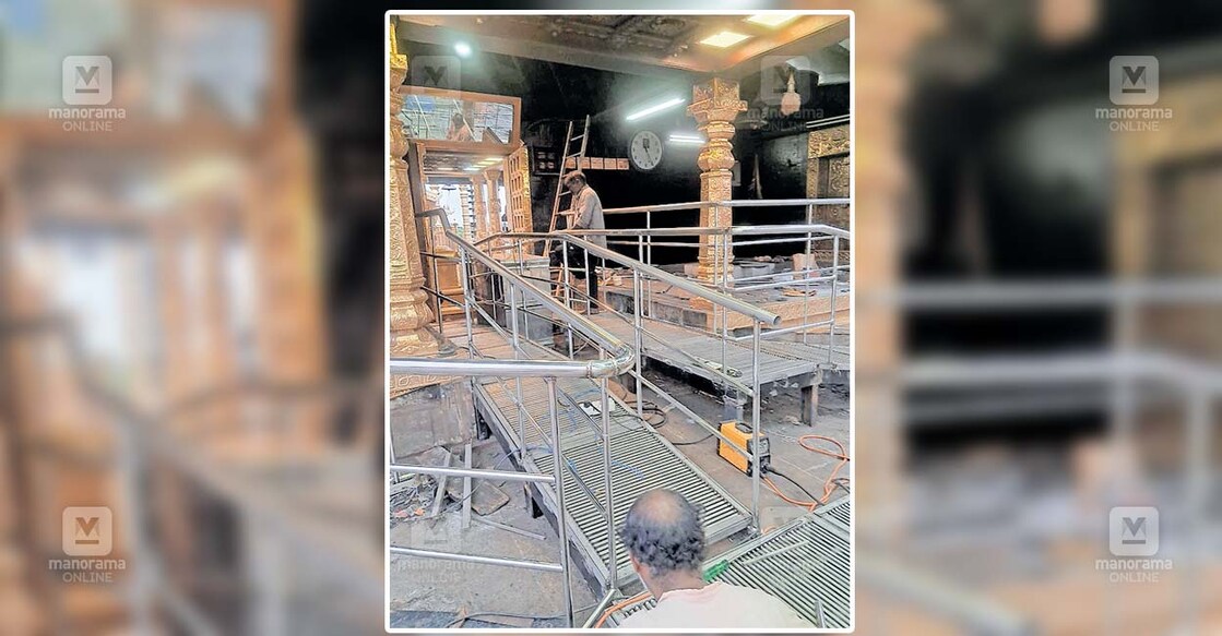 ശബരിമലയിലെ ദർശന രീതി മാറ്റി തീർഥാടകരെ ബലിക്കൽപുര വഴി കടത്തിവിടുന്നതിനുള്ള പുതിയ ബാരിക്കേഡുകളുടെ പണികൾ അവസാനഘട്ടത്തിൽ.   
