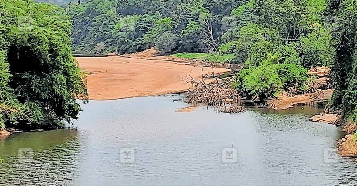 സംരക്ഷിക്കാൻ നടപടിയില്ല; കുളത്തൂർമൂഴി തുരുത്ത് ഇടിയുന്നു | Perumbetti ...