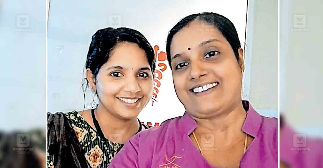 plane-crash-renjitha രഞ്ജിതയും (പിന്നിൽ)
അശ്വതിയും.