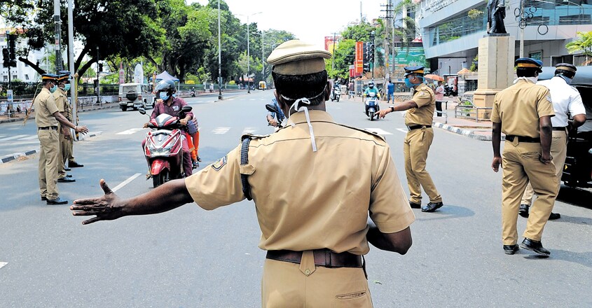 trivandrum-police-inspection-statue trivandrum-police-inspection-statue