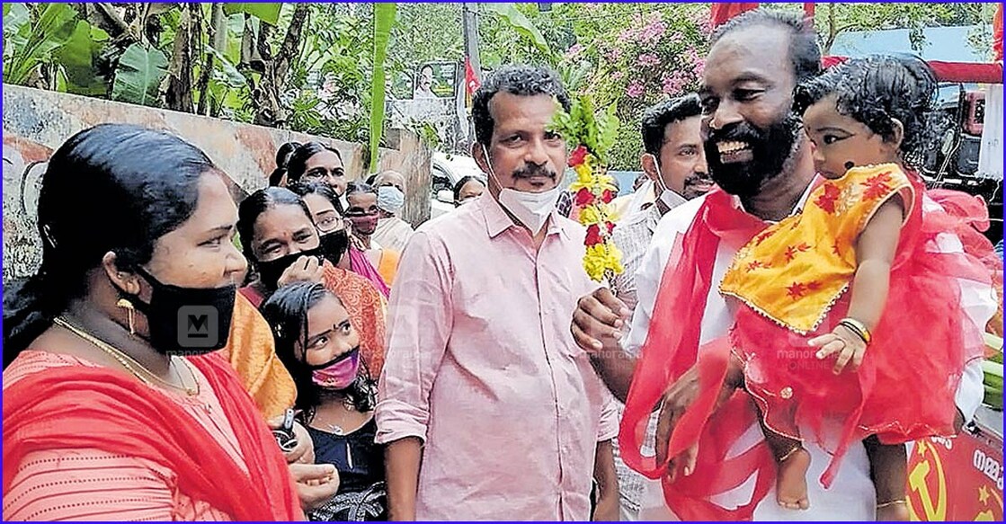 trivandrum-neyyattinkara-ldf-ansalan പൂവ് സമ്മാനിച്ച കുട്ടിയ, നെയ്യാറ്റിൻകര മണ്ഡലത്തിലെ എൽഡിഎഫ് സ്ഥാനാർഥി കെ. ആൻസലൻ എടുത്തപ്പോൾ