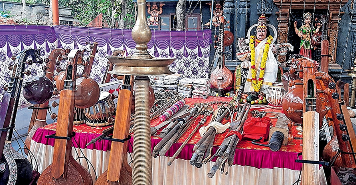 51 അക്ഷര ദേവിമാരുടെ പ്രതിഷ്ഠയുള്ള പൗർണമിക്കാവ് ക്ഷേത്രത്തിൽ ഇന്ന്