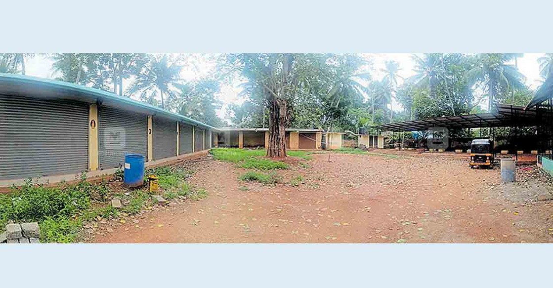 ഭാഗികമായി നവീകരണം പൂർത്തിയാക്കിയ പുത്തൻകട ചന്ത