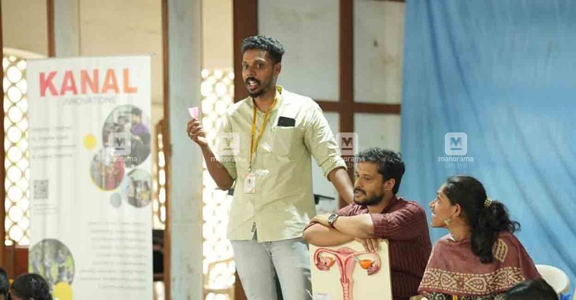 കനൽ എൻജിഒ ഡയറക്ടർ ആൻസൻ അലക്സാണ്ടറുടെ നേതൃത്വത്തിൽ വിദ്യാർഥികൾക്കായി നടത്തുന്ന പരിശീലനം
