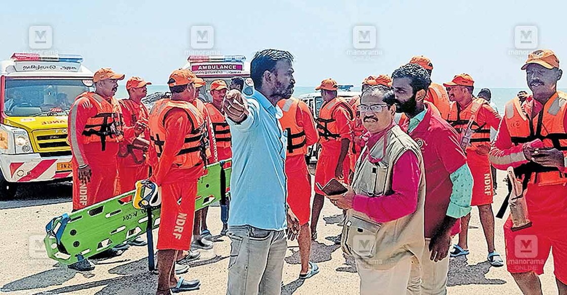 കന്യാകുമാരി ചിന്നമുട്ടം കടപ്പുറത്ത് ദേശീയ ദുരന്ത പ്രതികരണ സേന നടത്തിയ സൂനാമി മോക് ഡ്രിൽ. 
ചിത്രം: മനോരമ  