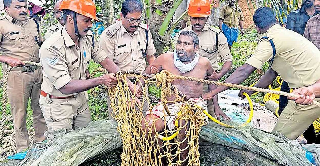 ns9-vizinjam-well-rescue-fire-force വിഴിഞ്ഞം മുക്കോല കുഴിപ്പള്ളം വീട്ടിൽ കിണറിനുള്ളിൽ വീണ തെരുവു നായയെ പുറത്തെത്തിക്കാൻ ഇറങ്ങി ഉള്ളിൽ കുടുങ്ങിയ ആളെ വിഴിഞ്ഞം ഫയർഫോഴ്സ് രക്ഷപ്പെടുത്തി കരക്കെത്തിച്ചപ്പോൾ.