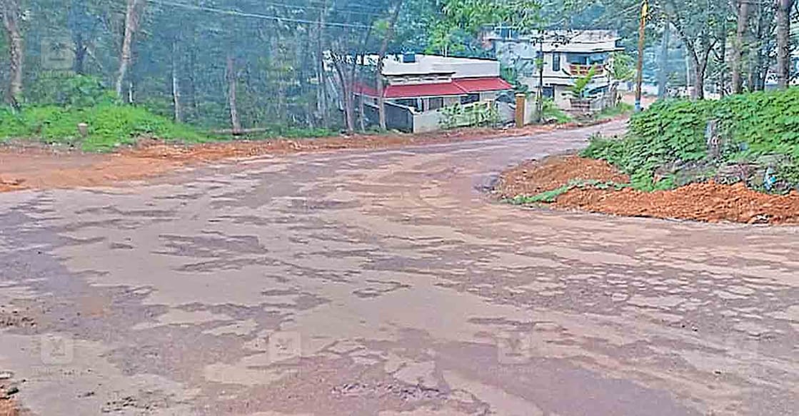 thiruvananthapuram-kulakkode-aruvikkara-dam-road കുളക്കോട്–അരുവിക്കര ഡാം റോഡിൽ കുളക്കോട് എസ്ജി ചർച്ചിന് സമീപത്തെ കൊടുംവളവ്.