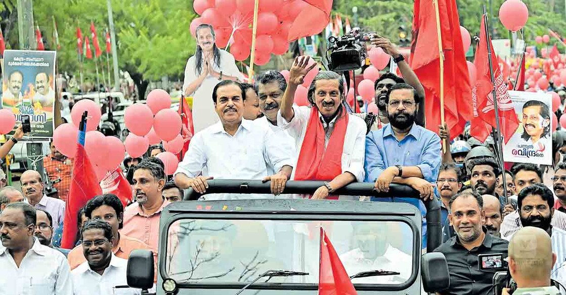 തിരുവനന്തപുരം ലോക്സഭാ മണ്ഡലം എൽഡിഎഫ് സ്ഥാനാർഥി പന്ന്യൻ രവീന്ദ്രൻ നഗരത്തിൽ നടത്തിയ റോഡ് ഷോ. എം.വിജയകുമാർ, എംഎൽഎമാരായ ആന്റണി രാജു, കടകംപള്ളി സുരേന്ദ്രൻ എന്നിവർ സമീപം. 