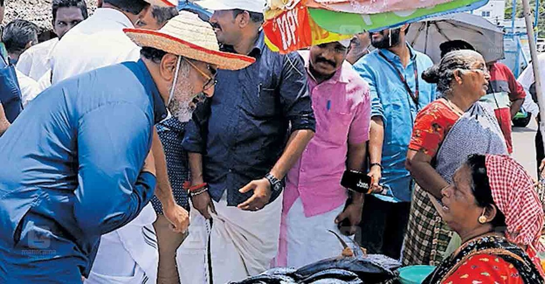 തിരുവനന്തപുരം ലോക്സഭാ മണ്ഡലത്തിലെ എൻഡിഎ സ്ഥാനാർഥി രാജീവ് ചന്ദ്രശേഖർ കോവളം നിയോജക മണ്ഡലത്തിൽ പ്രചാരണം നടത്തുന്നു.