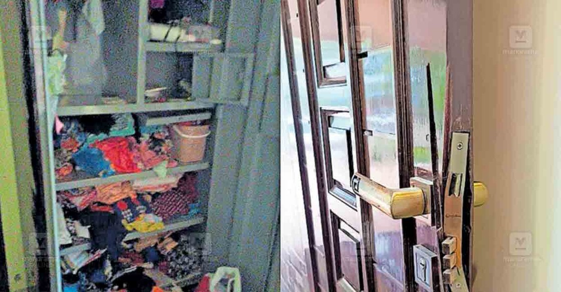 thiruvananthapuram-robbery മോഷണം നടന്ന വിളപ്പിൽശാല കാവിൻപുറം ചപ്പാത്ത് കൃപയിൽ ജിസ്മി ജേക്കബിന്റെ വീട്ടിലെ അലമാര തുറന്ന് സാധനങ്ങൾ വലിച്ചു വാരിയിട്ട
നിലയിൽ. 2. വീട്ടിലെ മുൻവശത്തെ വാതിലിന്റെ പൂട്ട് പൊളിച്ച നിലയിൽ.