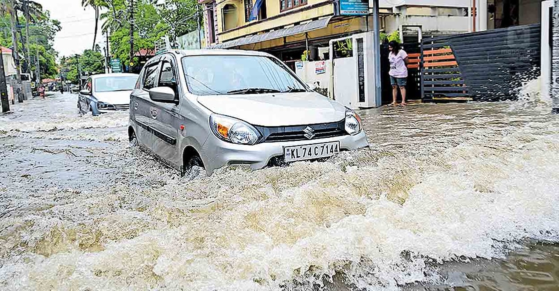 കനത്ത മഴയിൽ കല്ലൂമ്മൂട് ഭാഗത്ത് വെള്ളം കയറിയപ്പോൾ.ചിത്രം: മനോരമ  