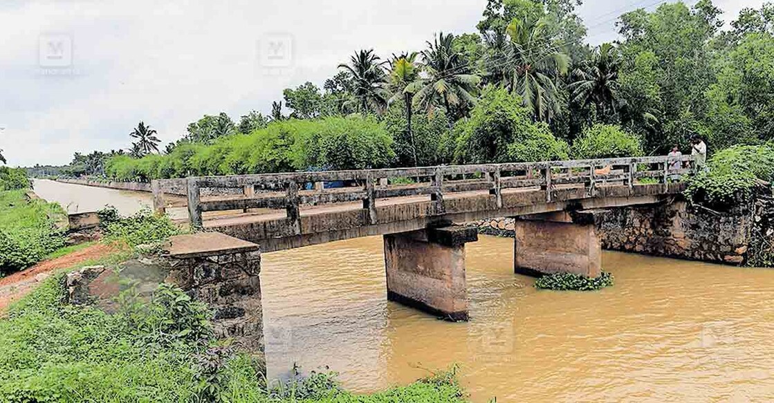 തിരുവനന്തപുരം വെള്ളായണിയിലെ കിരീടം പാലം.  
