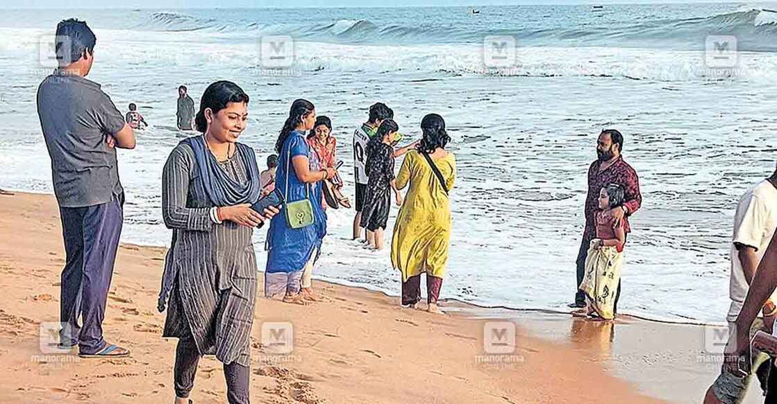 ടൂറിസത്തിനു അനന്ത സാധ്യതകളുമായി തുമ്പ കടപ്പുറം.  