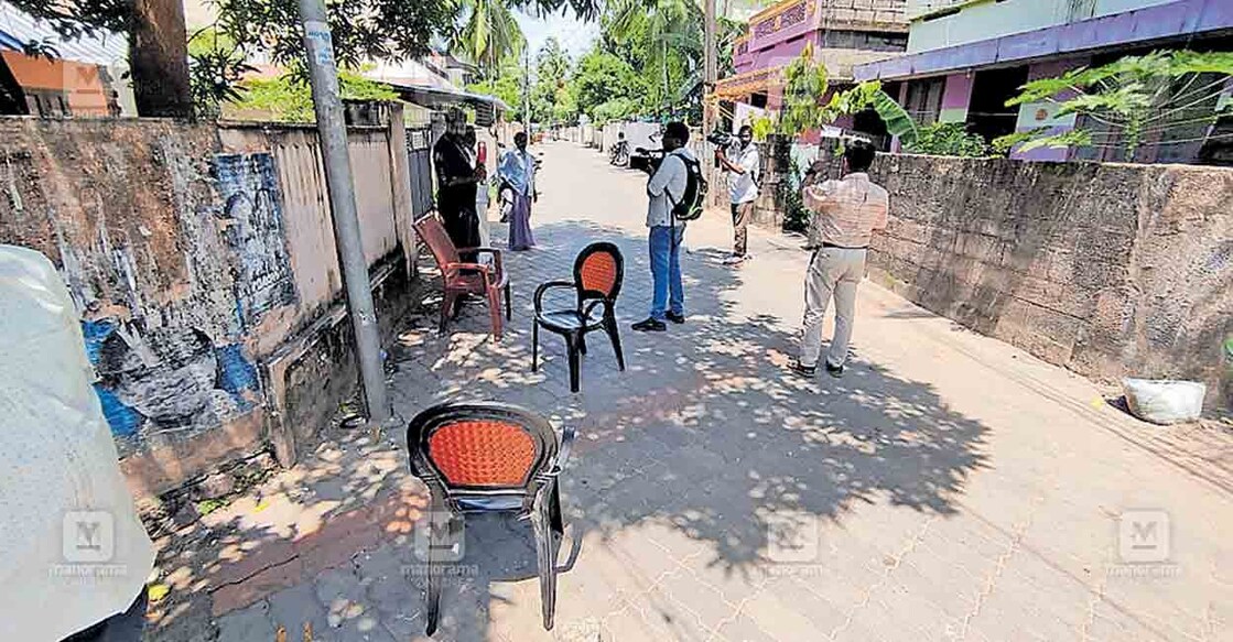 തുമ്പ നെഹ്റു ജംക്‌ഷനു സമീപം നാടൻ ബോംബ് എറിഞ്ഞ സ്ഥലം  