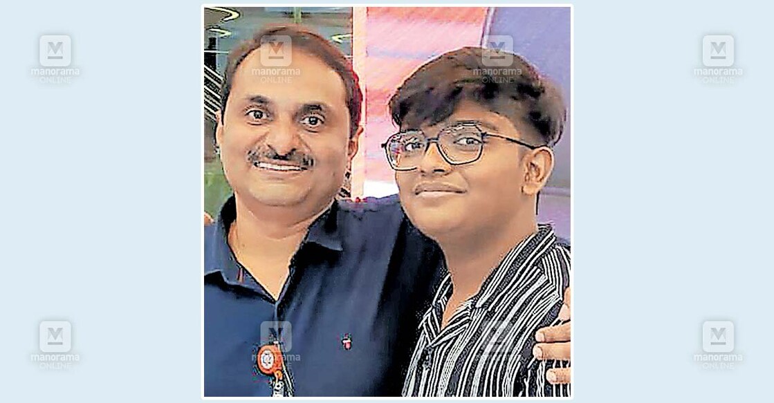 കാൻസറിനെ തോൽപിച്ച് എംബിബിഎസ് പ്രവേശനത്തിന് തയാറെടുക്കുന്ന എബി രാജേഷ് തോമസ്‌ ഡോ.ബോബൻ തോമസിനൊപ്പം.  