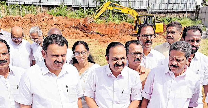 Opposition leader V.D. Satheesan K. While assessing the construction progress of Karunakaran Centre. Of. Muraleedharan, N. Near Shaktan Adi Image: Manorama