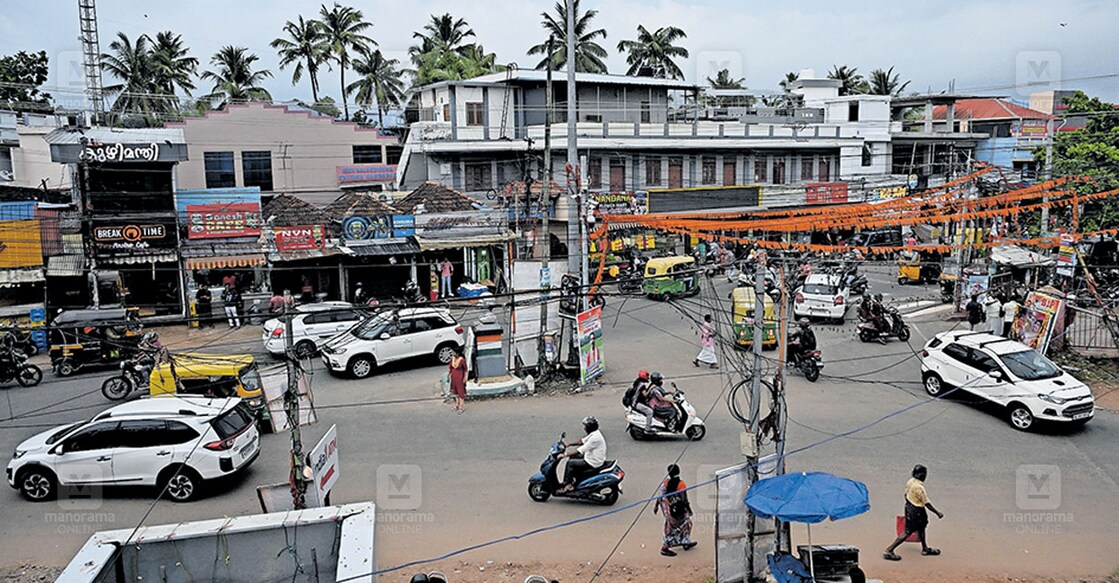 Mathumoola തിരുമല–തൃക്കണ്ണാപുരം റോഡ് വികസനം തുടങ്ങിയിടത്തുതന്നെ ...