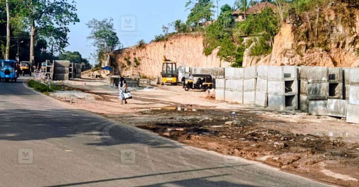 Traffic curbs for heavy vehicles partially lifted on Vazhayila–Pazhakutty road